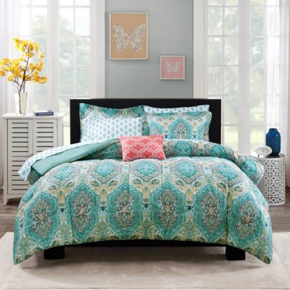 Other - FULL size comforter set